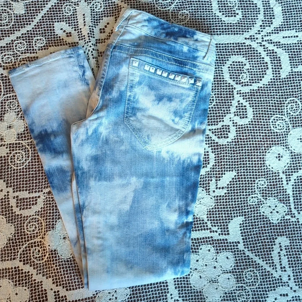 Seven7 Jeans. Size 29 - Picture 2 of 2